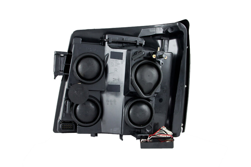 Anzo USA 111142 Projector Headlight Set w/Halo Fits 02-06 Escalade Escalade ESV