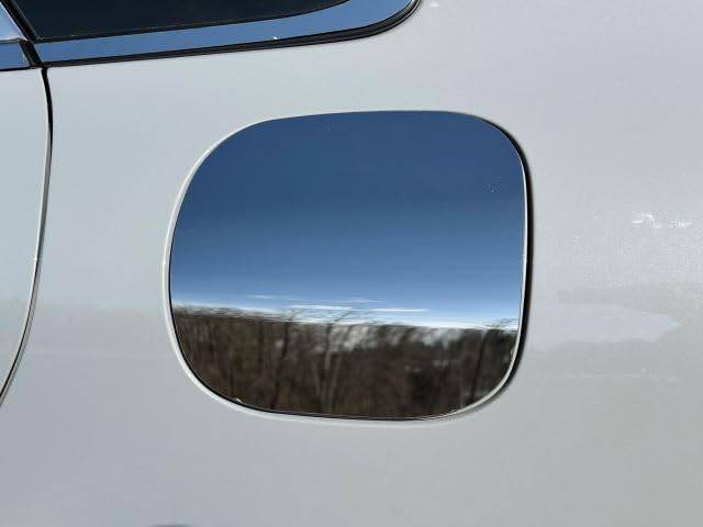 QAA GC71805 Polished Gas Door Trim 1Pc Fits 21-26 K5 Sedan