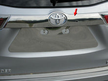 Load image into Gallery viewer, LB14110 Polished Top License Bar Trim 1Pc Fits 14-19 Highlander