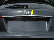 Load image into Gallery viewer, QAA LB16260 Polished Top License Bar Trim 1Pc Fits 16-22 Pilot