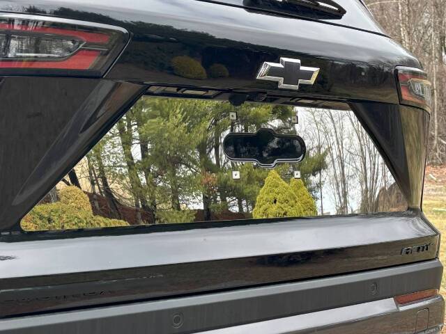 QAA LP65160 Polished License Plate Bezel 1Pc Fits 25-26 Equinox