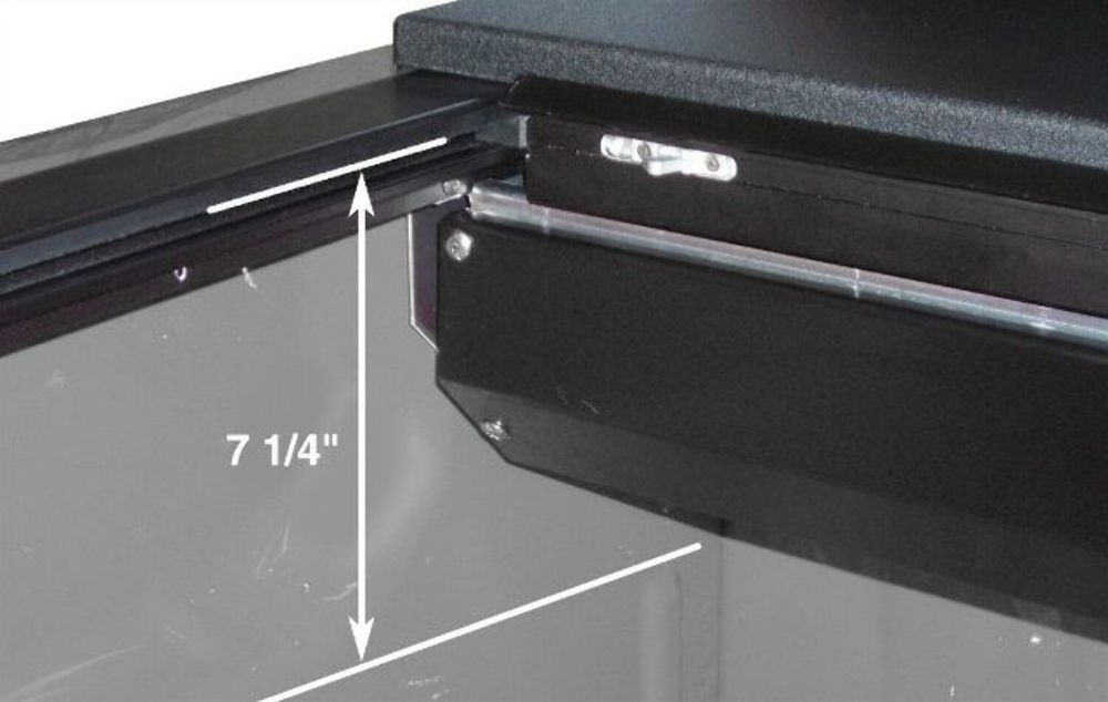 Roll-N-Lock LG262M Roll-N-Lock M-Series Truck Bed Cover Fits Canyon Colorado