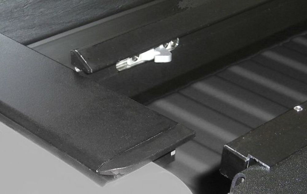 Roll-N-Lock LG262M Roll-N-Lock M-Series Truck Bed Cover Fits Canyon Colorado