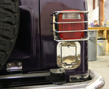 Load image into Gallery viewer, Kentrol 30559 Polished Silver Billet Style Gas Hatch 77-95 CJ and Wrangler YJ